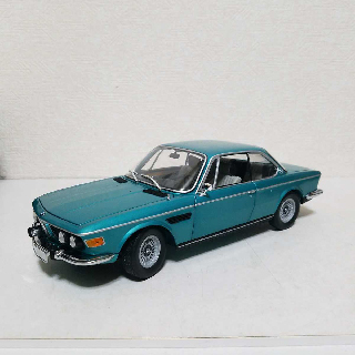 ミニチャンプス BMW 3.0 CSI 1972　1/18
