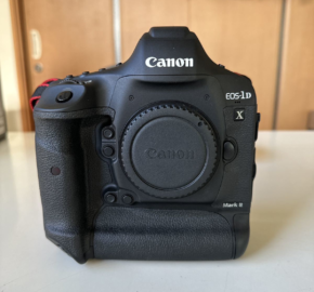 広島市東区のお客様より、Canon キャノン EOS 1DX MarkⅡを買取りました
