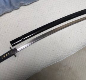 広島市西区のお客様より、黒呂鞘の居合刀を買取りました