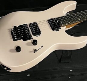 広島市東区のお客様より、Jackson American Series Virtuoso – Streaked Ebony Fingerboard Satin Shell Pinkを買取りました