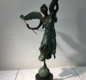 広島市中区のお客様より、オーギュスト モロー作　ギリシア神話 女神像　ペーメー/ペメ「名声の女神」を買取りました