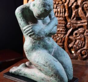 広島市佐伯区のお客様より、裸婦座像を買取りました