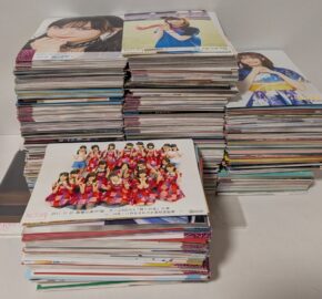 広島市東区のお客様より、AKB48 生写真約1500枚を買い取りました