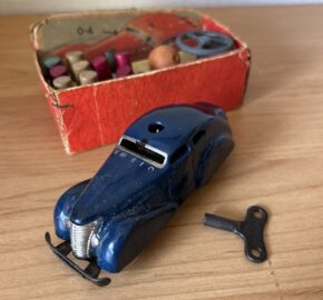 広島市東区のお客様より、シュコー ゼンマイ式 ブリキ自動車を買い取りました